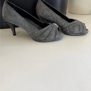 Women's Silver Glitter Peep-Toe Mid Heel Pumps